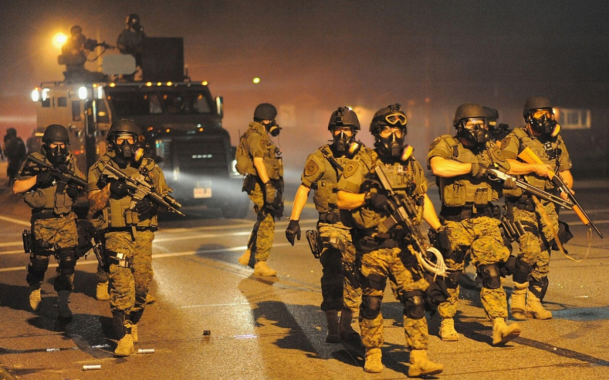 Khẩu hiệu của Vệ binh Quốc gia Mỹ là "Luôn sẵn sàng, Luôn có mặt". Điều này đúng với các nhiệm vụ của vệ binh quốc gia đó là phản ứng với mọi tình huống khẩn cấp khi chính quyền cần, bao gồm cả có mặt trong các cuộc bạo động, biểu tình cho tới khắc phục thiên tai,... Nguồn ảnh: Pinterest.