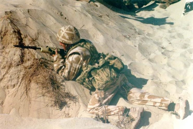 Binh lính Anh tác chiến dưới cái nóng 45 độ vào ban ngày ở chiến Iraq. Nguồn ảnh: Warhistory.