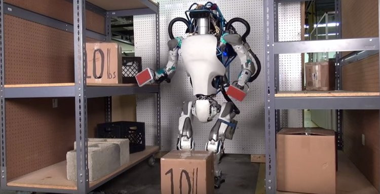 Ngoài chiến trường, trên không đều đã có các ứng cử viên đáng giá và thậm chí quân đội Mỹ còn phát triển thêm cả robot để... khuân vác hàng hoá phục vụ trong các kho chứa của quân đội nước này. Nguồn ảnh: BI.