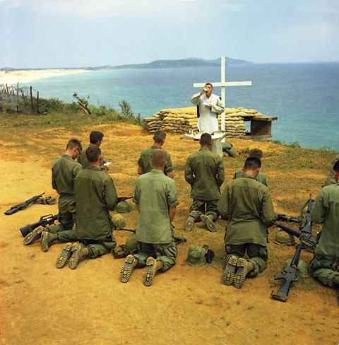 Cha tuyên uý Mỹ trong Chiến tranh Việt Nam. Ảnh: Archive.