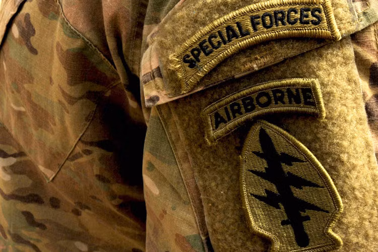 Đặc nhiệm Lục quân nổi tiếng với khoá huấn luyện Địa ngục kéo dài 61 tuần. Khoá huấn luyện chỉ dành cho binh lính có kinh nghiệm và kinh hoàng đến mức năm nào cũng có học viên thiệt mạng trong quá trình đào tạo. Nguồn ảnh: BI.