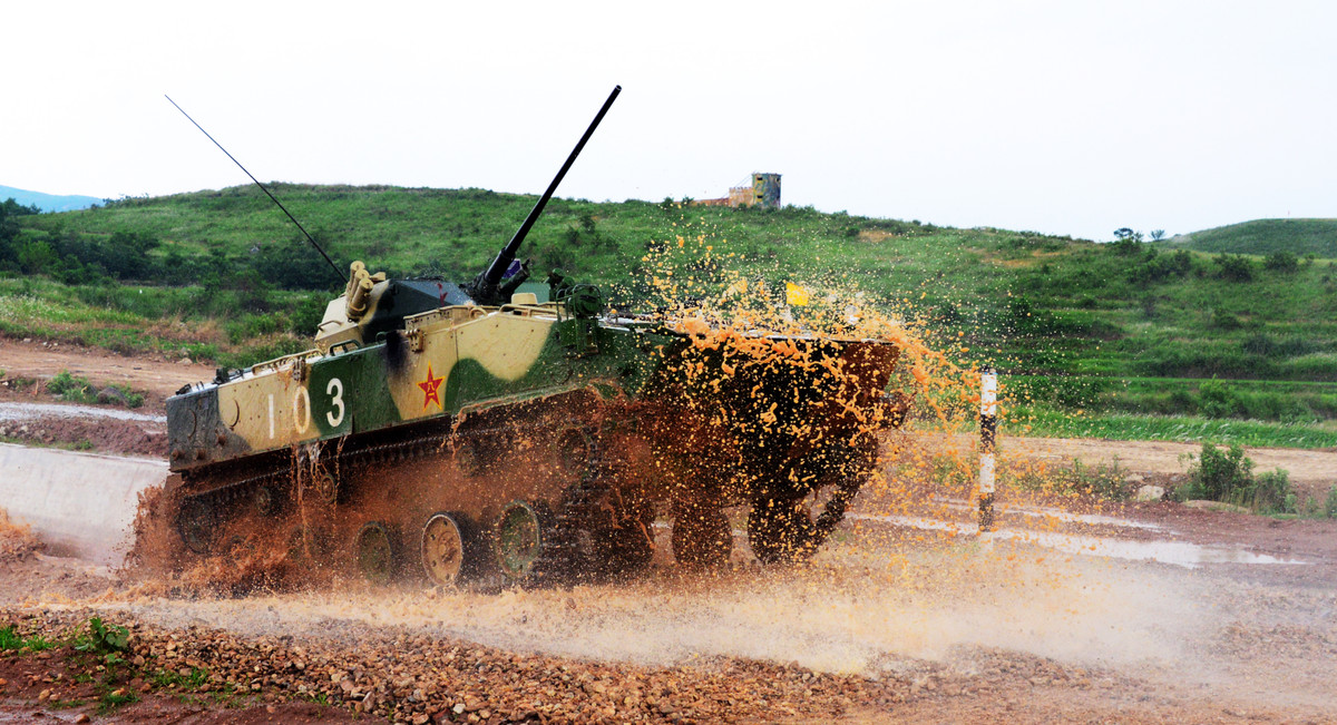 Hiện tại vẫn chưa có bất cứ thông tin gì triển vọng xuất khẩu thiết giáp ZBD-03 của Trung Quốc ra nước ngoài. Tuy nhiên các chuyên gia khẳng định triển vọng đó là rất thấp, hoặc ít nhất khi xuất khẩu ra nước ngoài, ZBD-03 cũng sẽ bị lược bỏ bớt hệ thống giảm xóc Hydropneumatic - biến nó thành loại thiết giáp thông thường không thể đổ bộ đường không được. Nguồn ảnh: Sina.