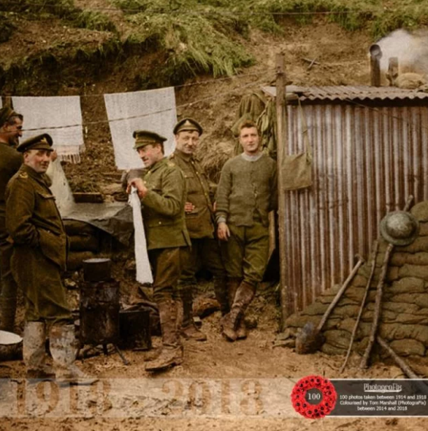 Điều kiện sinh sống bẩn thịu dưới chiến hào của các bên tham chiến chính là lý do khiến dịch bệnh bùng phát khắp châu Âu trong thời gian này. Ảnh: Warhistory.