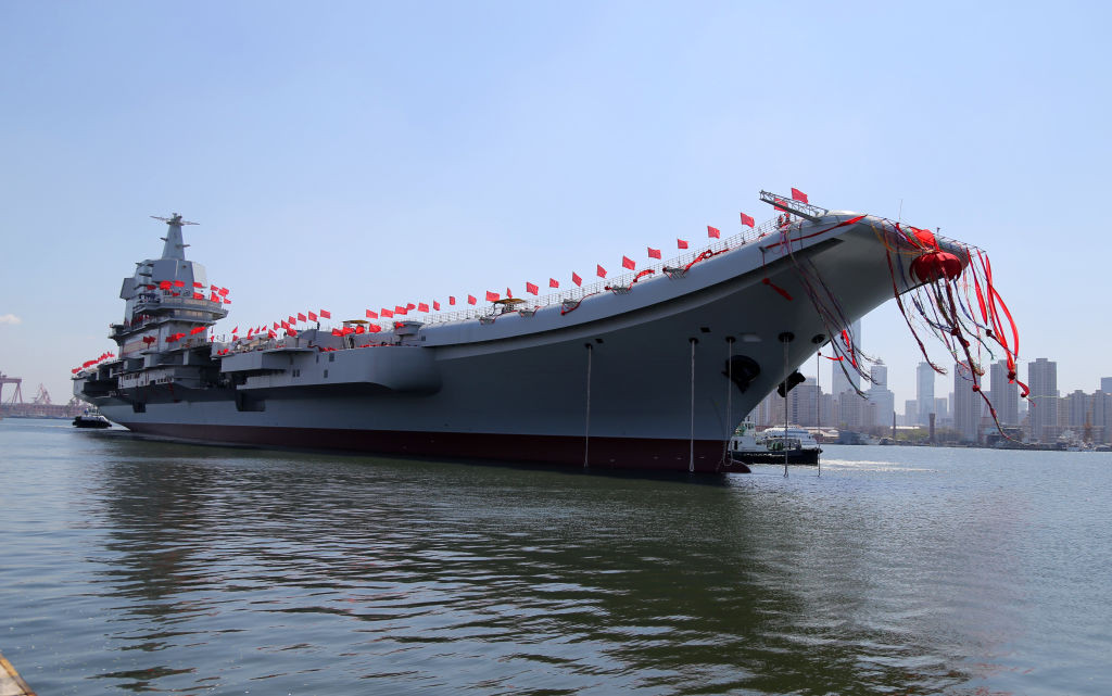 Nhiều đồn đoán về việc cầu nhảy sẽ được bỏ đi trên tàu sân bay thứ ba của nước này, thay vào đó là hệ thống đường băng phẳng và các công cụ hỗ trợ phóng - thu hồi máy bay như trên các tàu sân bay lớp Nimitz của Mỹ. Nguồn ảnh: BI.