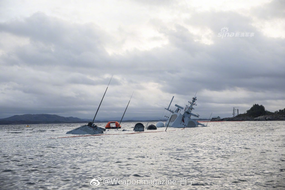 Tới hôm 13/11 vừa rồi - nghĩa là khoảng 6 ngày sau vụ tai nạn, KNM Helge Ingstad gần như đã chìm nghỉm dưới nước, chỉ còn lộ đúng hệ thống radar và ăng-ten trên nóc kiến trúc thượng tầng. Nguồn ảnh: Sina.