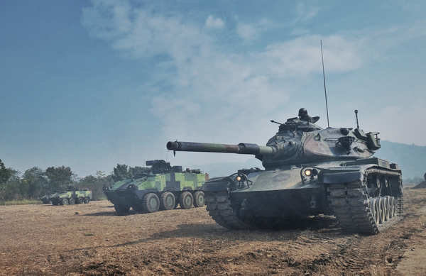 Ngoài ra, địa hình hiểm trở và bị chia cắt mạnh của Đài Loan cũng rất khó để có thể tác chiến xe tăng một cách bài bản ở quy mô lớn. Hiểu được điều này, Đài Loan đã đầu tư rất mạnh vào các loại vũ khí chống tăng hiện đại bậc nhất thế giới từ Mỹ thay vì đầu tư vào xe tăng - một thứ vũ khí hoành tráng nhưng có vẻ hơi thừa thãi với quân đội hòn đảo này. Nguồn ảnh: Military.