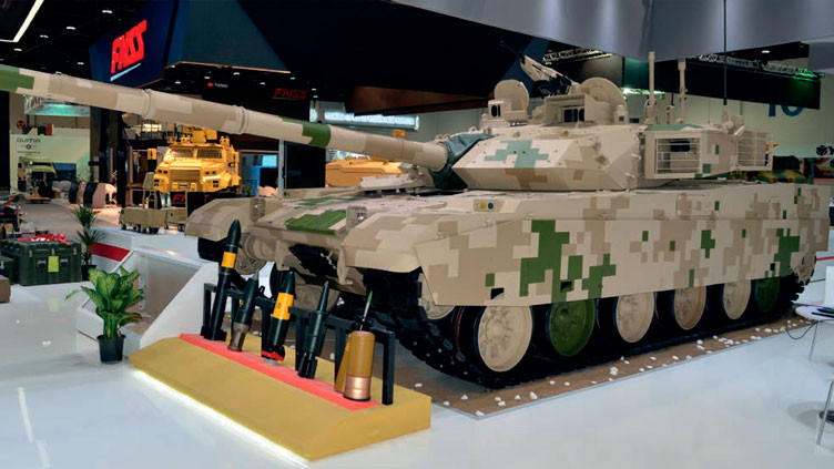 Xét một cách tổng thể, VT4 của Trung Quốc cũng không có gì quá nổi trội so với Oplot-P do Ukraine sản xuất và xuất khẩu. Nhiều nguồn tin thậm chí còn cho rằng Pakistan sẵn sàng... bắt cá hai tay với việc mua cả VT4 và Oplot-P cùng lúc trong tương lai. Nguồn ảnh: Defence.