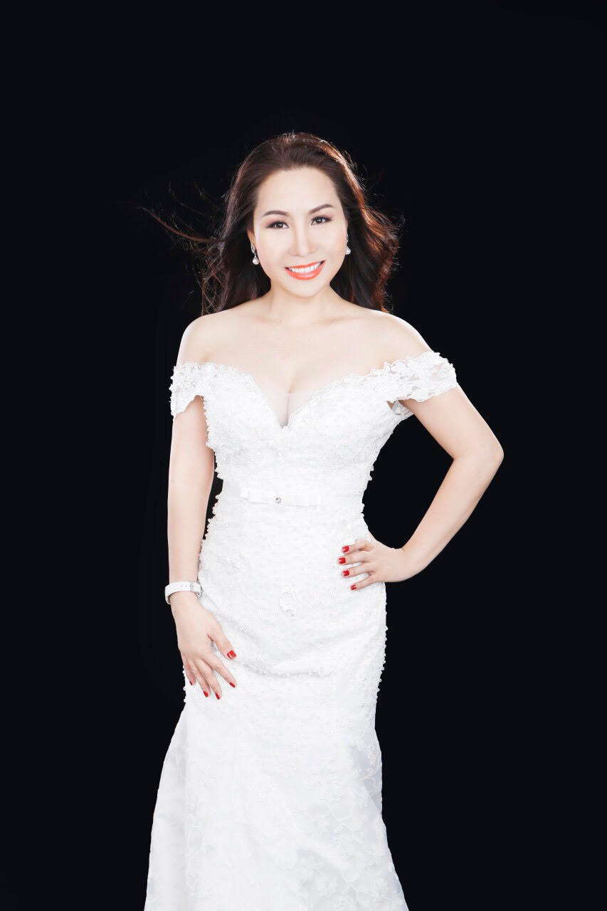 Mỗi ngày, Nữ hoàng Kim Chi đều uống một ly cà phê sạch và nguyên chất. Cô cho biết, không phải ai cũng biết cách sử dụng cà phê như một loại thức uống có lợi cho sức khỏe. Bên cạnh các lợi ích tốt cho sức khoẻ, caffeine trong cà phê giúp axit béo trong máu chuyển hóa thành các năng lượng dễ tiêu thụ.