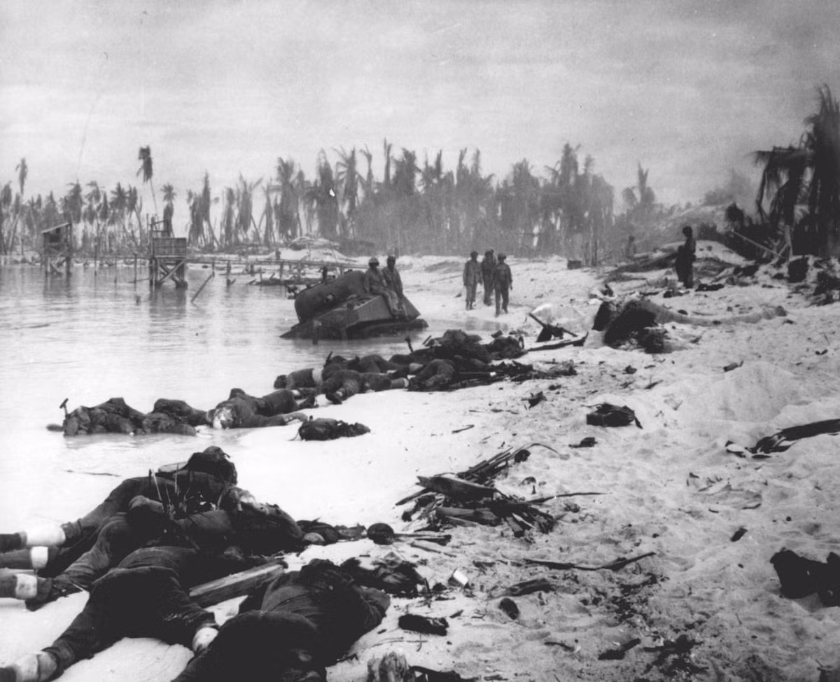 Ước tính Nhật cử 4800 lính bảo vệ hòn đảo và sân bay trên hòn đảo này. Một nửa quân số Nhật trên đảo là lính thiện chiến, quả cảm và liều lĩnh nhất lực lượng Quân đội Hoàng gia Nhật. Nguồn ảnh: BI.