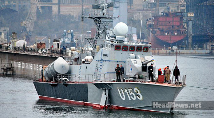 Tới khi Nga tiến quân chiếm Crimea, Hải quân Ukraine chỉ còn duy nhất một tàu tên lửa hoạt động được là chiếc U153 tuy nhiên không còn thuỷ thủ. Nhận thấy tàu tên lửa này của Ukraine không còn là mối nguy hại cho lực lượng Nga, Hải quân Nga đã kéo tàu U153 ra vùng biển trung lập và... thả neo ở đó mặc kệ Hải quân Ukraine phải tìm cách đưa người ra lái nó về bờ. Nguồn ảnh: Headnews.