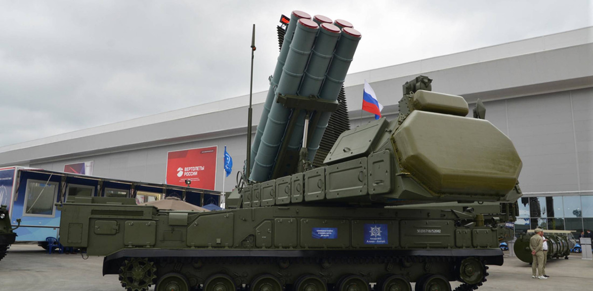 Đặc biệt, phiên bản xuất khẩu của Buk-M3 này cũng vẫn được đi kèm tính năng sử dụng như một tên lửa đất đối đất hoặc đất đối hải. Nghĩa là ngoài khả năng tấn công các mục tiêu trên không, Viking còn tấn công được cả các mục tiêu dưới mặt đất và trên biển. Nguồn ảnh: TASS.