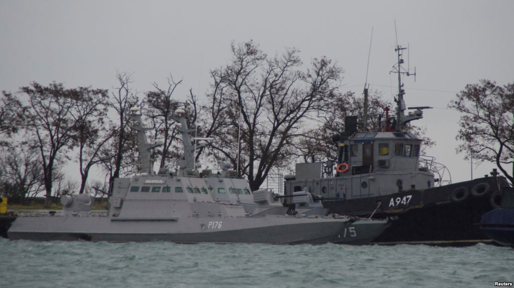 Theo đó, ba tàu của hải quân Ukraine bao gồm hai tàu pháo là Nikopol và Berdyansk cùng một tàu kéo Yany Kapu bị Nga bắt giữ sau cuộc truy đuổi trên eo Kerch hôm 25/11 vừa rồi đều mang theo một lượng lớn vũ khí bao gồm vũ khí theo cấu hình chiến đấu trên hai tàu pháo và vũ khí cá nhân cỡ nhỏ các loại. Nguồn ảnh: Sputnik.