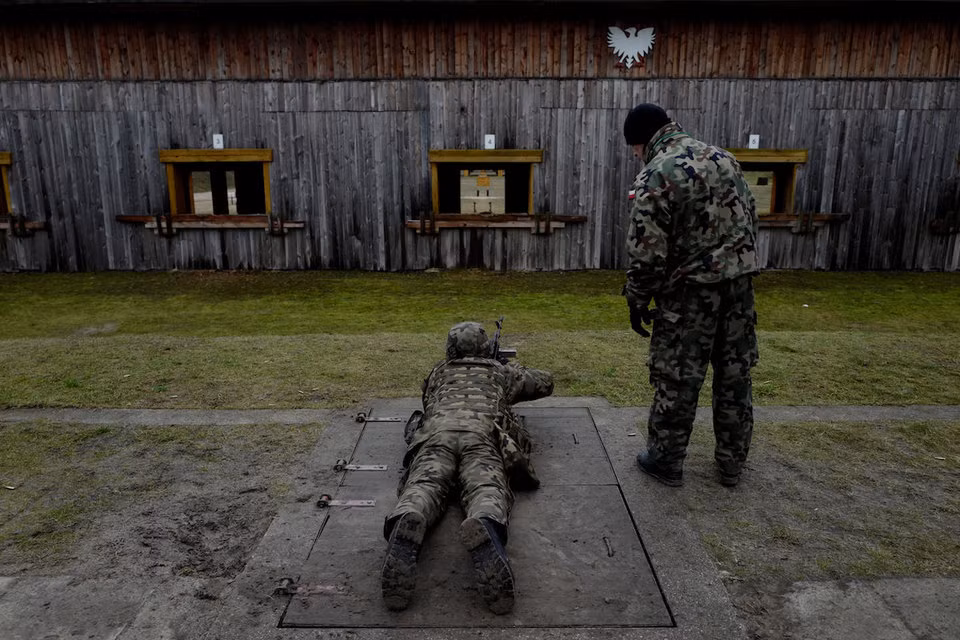 Ba Lan đứng ở vị trí thứ 8 với quân số chỉ 184.000 quân trên tổng số 38,5 triệu dân. Quốc gia đông Âu này có 99 chiến đấu cơ, 1065 xe tăng thiết giáp các loại và 83 tàu chiến. Ngân sách quốc phòng năm 2018 của Ba Lan lên tới 9,36 tỷ USD. Nguồn ảnh: BI.