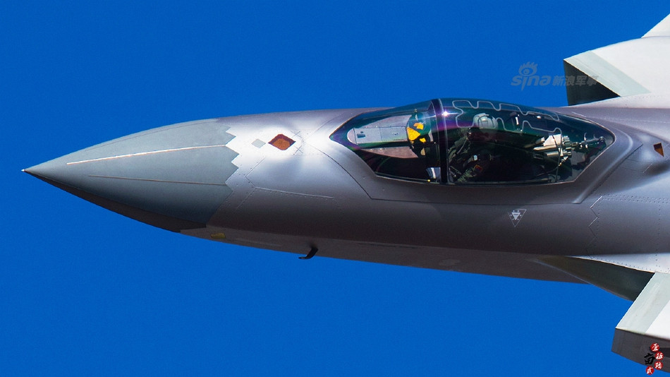 Đầu tiên là việc quân đội nước này khẳng định J-20 sắp được thử nghiệm khả năng tiếp liệu trên không. Theo thông tin được CCTV đăng tải, mọi yêu cầu kỹ thuật của J-20 để phục vụ việc tiếp liệu trên không giờ đã được hoàn thiện. Nguồn ảnh: Chengdu.