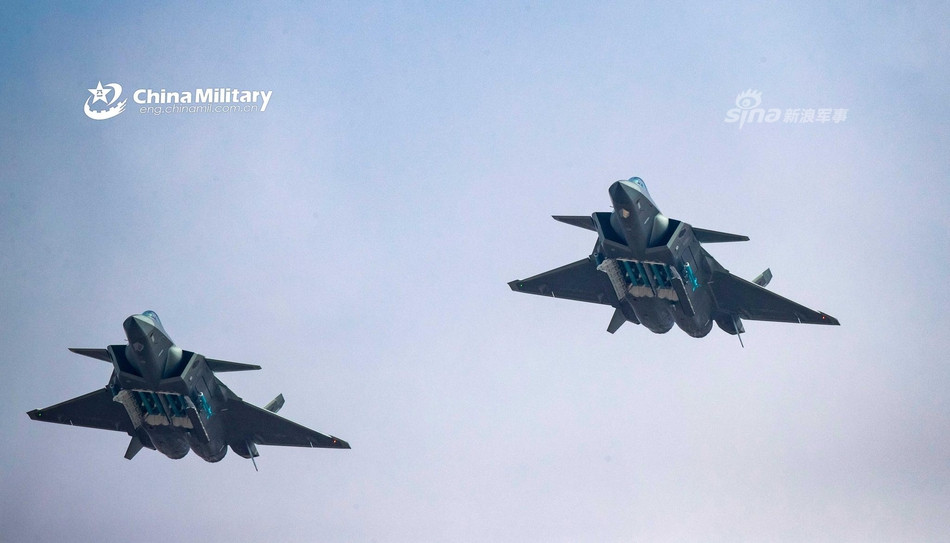 Điều này đồng nghĩa với việc, ngay cả khi chưa có khả năng tiếp liệu trên không, sức chiến đấu và tầm phủ của J-20 đã là cực kỳ rộng, cho phép nó thực hiện nhiều vai trò tác chiến khác nhau. Nguồn ảnh: Chengdu.