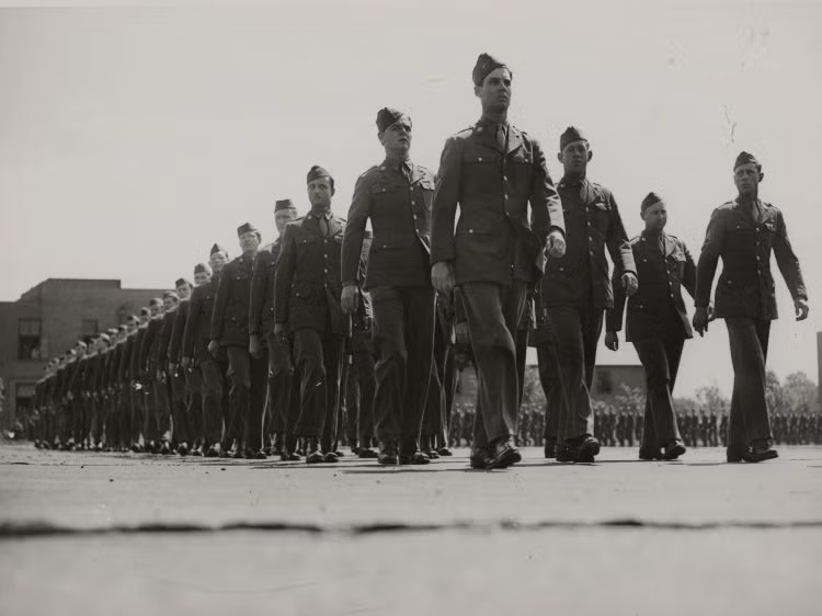 Do số nam thanh niên hàng năm đến tuổi thực hiện nghĩa vụ quân sự là quá lớn, các chương trình huấn luyện, đào tạo binh lính cũng phải được cụ thể hoá, chuyên môn hoá và được tổ chức một cách khoa học hơn nhằm đáp ứng được việc đào tạo số lượng tân binh nhiều hơn nhiều trong quá khứ. Nguồn ảnh: BI.