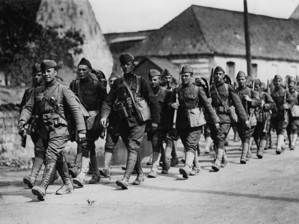 Theo các nhà sử học, chính sự ra đời của luật nghĩa vụ quân sự ở Pháp vào thời Napoleon đã khiến các cuộc chiến tranh sau này có quy mô lớn hơn, tàn bạo hơn và dài hơn do nguồn nhân lực của các quốc gia tham chiến quá lớn vì độ tuổi nghĩa vụ quân sự thường thấy ở các quốc gia châu Âu từ đầu thế kỷ 20 tới nay là từ 18 tới 45 tuổi. Nguồn ảnh: BI.