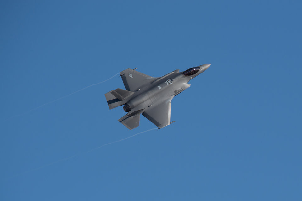 Chiến đấu cơ F-35 đầu tiên được mang đi thực chiến của Mỹ là loại F-35B thuộc Không quân Thuỷ quân Lục chiến đã được triển khai tới Afghanistan và tấn công các mục tiêu được cho là thuộc Taliban hồi tháng 9 vừa rồi. Nguồn ảnh: BI.