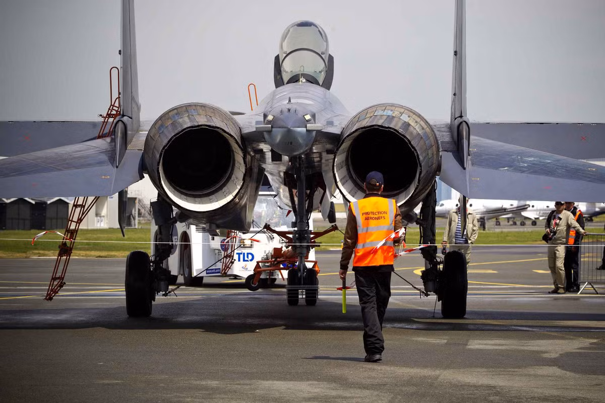 Việc sản xuất được động cơ vector 2D và 3D hiện tại đang là một trong những công nghệ sản xuất động cơ chiến đấu phản lực hiện đại nhất thế giới. Khi sở hữu động cơ 2D hoặc 3D, các chiến đấu cơ có thể thực hiện những pha nhào lộn đáng kinh ngạc trên không do có thể điều chỉnh được luồng khí phản lực, điều chỉnh được hướng của lực đẩy. Nguồn ảnh: Pinterest.