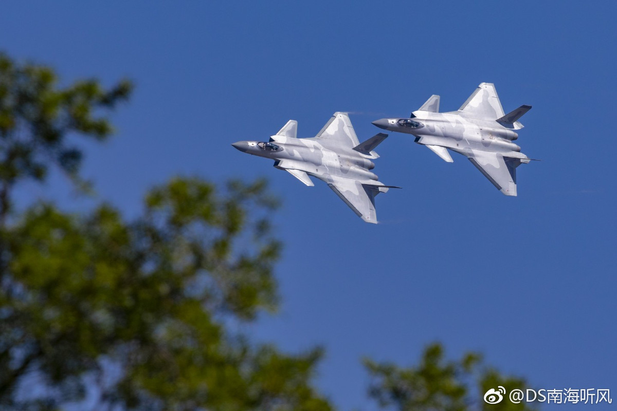 Theo các thông tin mà Business Insider của Mỹ có được, dường như động cơ WS-15 do Trung Quốc sản xuất dù đạt yêu cầu kỹ thuật động lực cơ bản nhưng bù lại, nó lại không thể hoạt động ổn định được trong thời gian dài (quá vài trăm tiếng) dẫn tới việc động cơ này vẫn chưa được lắp đặt lên chiếc J-20. Nguồn ảnh: Weibo.