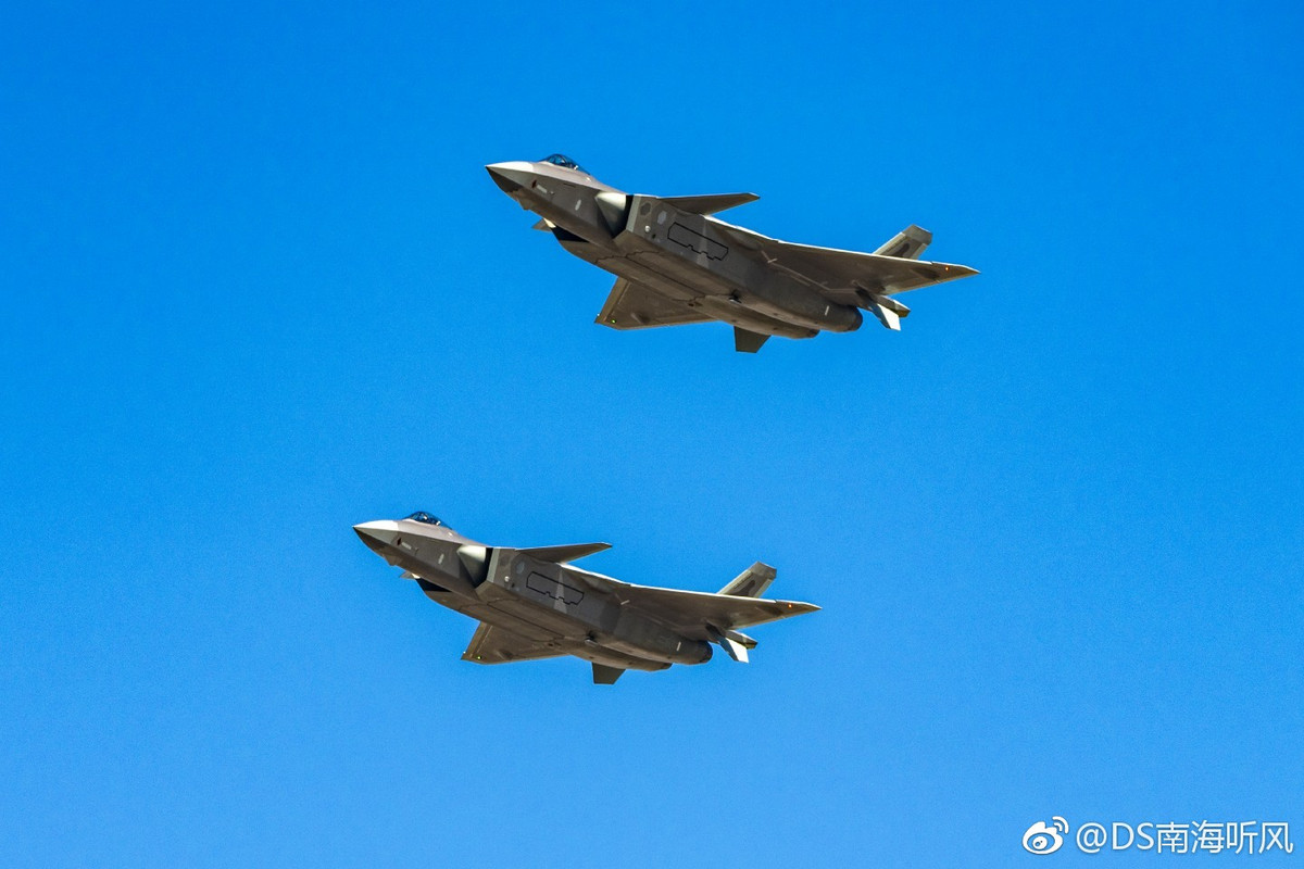 Tuy nhiên lời tuyên bố này có vẻ như vẫn rất khó thành hiện thực khi mà giờ đã là tháng 11 nhưng J-20 của Trung Quốc vẫn bay với động cơ AL-31 nhập khẩu từ Nga. Nguồn ảnh: Weibo.