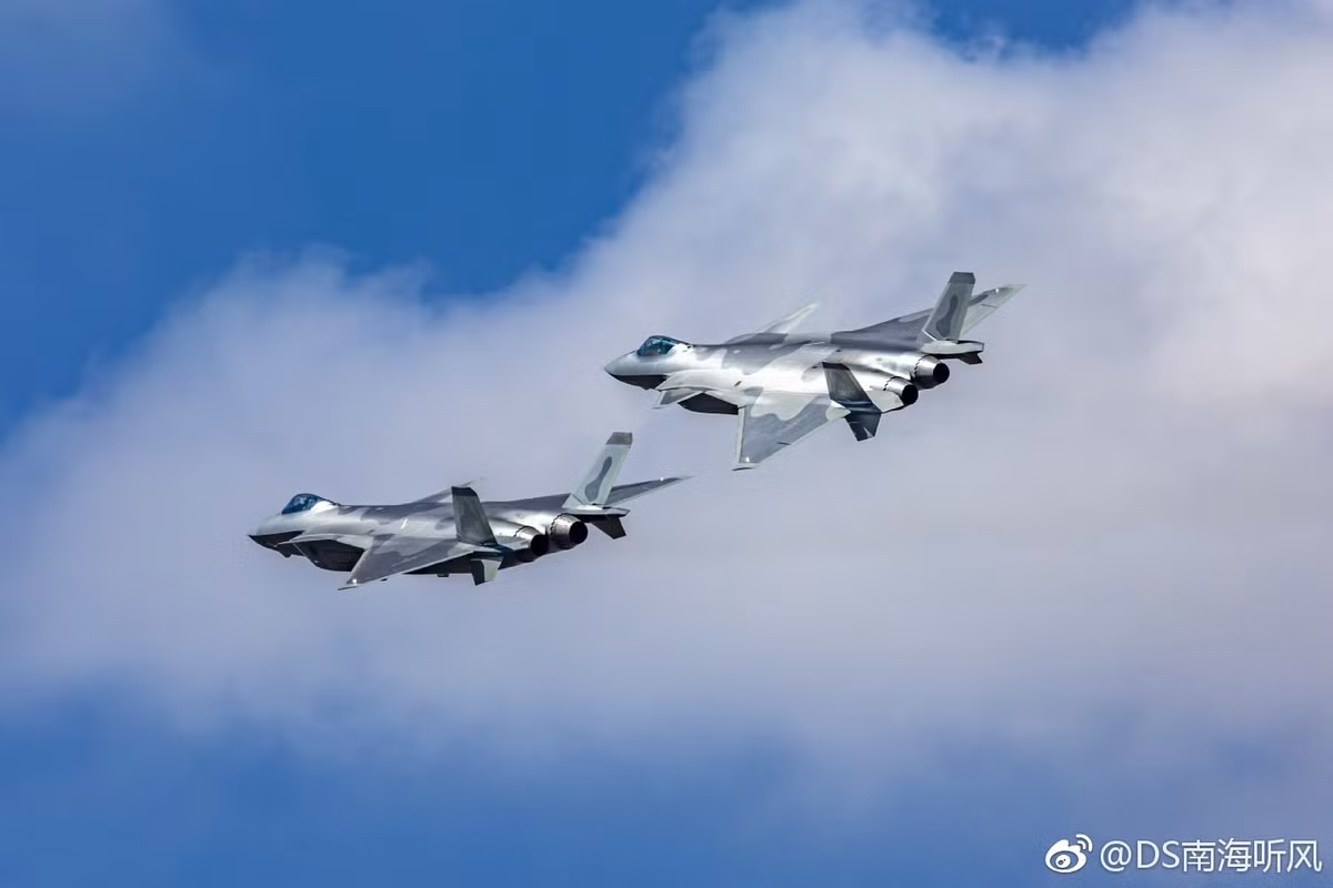 Tới tận ngày hôm nay - nghĩa là ngày thứ ba diễn ra triển lãm hàng không Chu Hải tại Quảng Đông, Trung Quốc; bóng dáng của động cơ phản lực WS-15 vẫn "biệt tăm" và dường như mọi hy vọng động cơ hiện đại do Trung Quốc tự sản xuất này đã bị dập tắt hoàn toàn. Nguồn ảnh: Weibo.