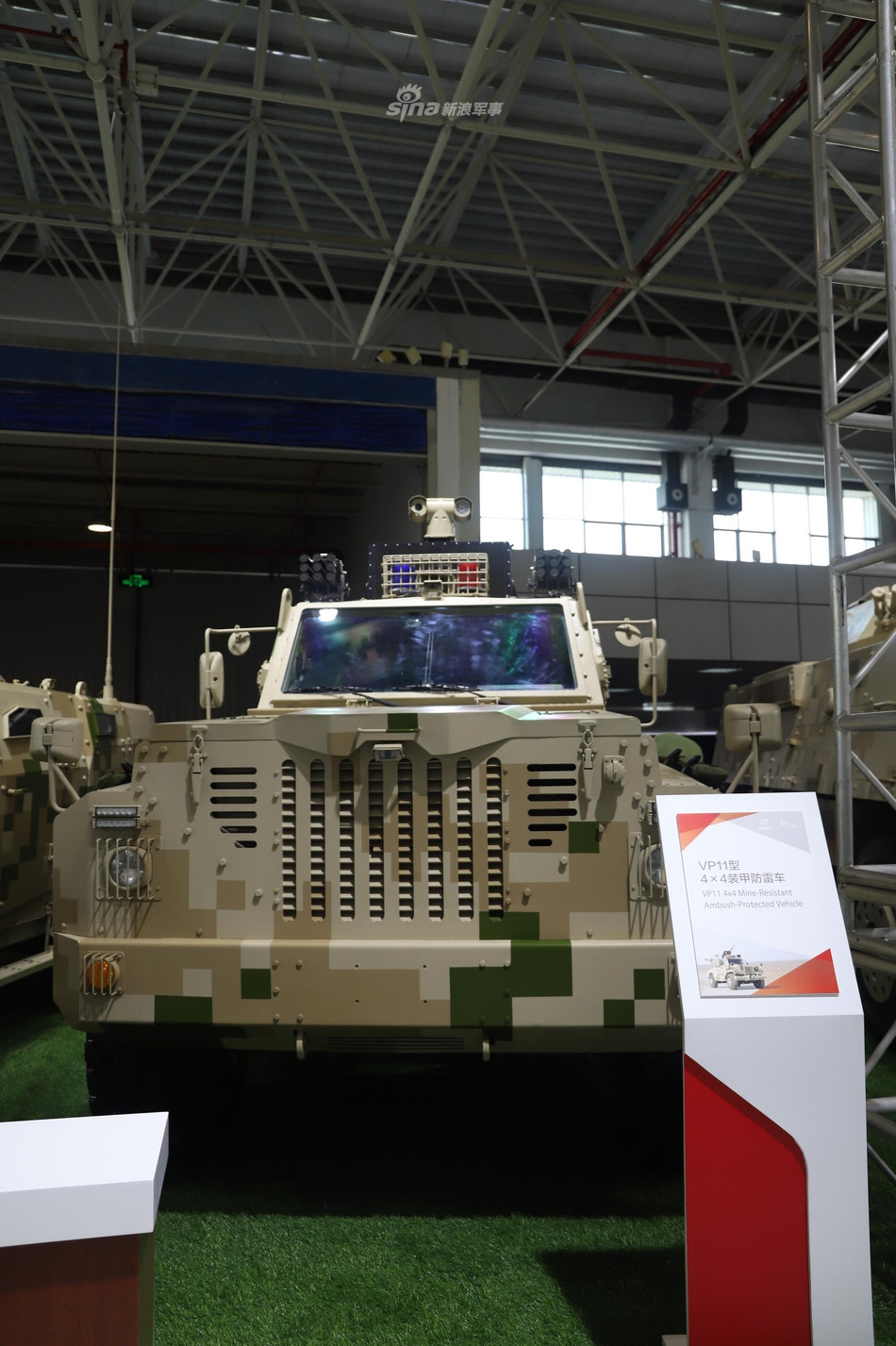 Cuối cùng là VP11, loại xe bọc thép được quảng cáo là có khả năng bảo vệ đoàn vận tải khỏi phục kích nhưng hoàn toàn phù hợp với nhiệm vụ chống bạo động, giải tán đám đông,... Nguồn ảnh: Sina.