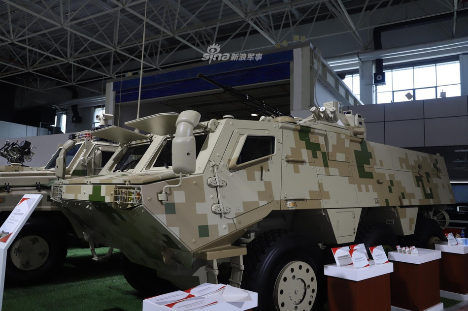 Một trong những gương mặt sử dụng hệ thống dẫn động 6x6 hiếm hoi có mặt tại Zhuhai Airshow lần này là mẫu xe thiết giáp chở quân VN-2C. Nguồn ảnh: Sina.