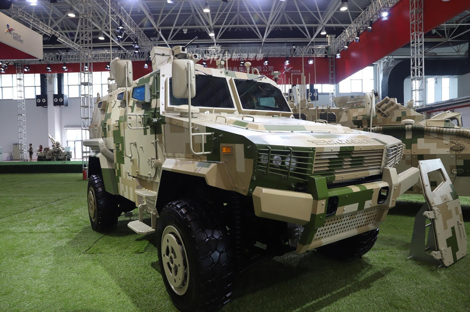 Toàn bộ các loại thiết giáp bánh lốp này đều được trang bị hệ thống dẫn động 4x4 tuy nhiên sức mạnh động cơ có vẻ sẽ có nhiều khác biệt. Nguồn ảnh: Sina.