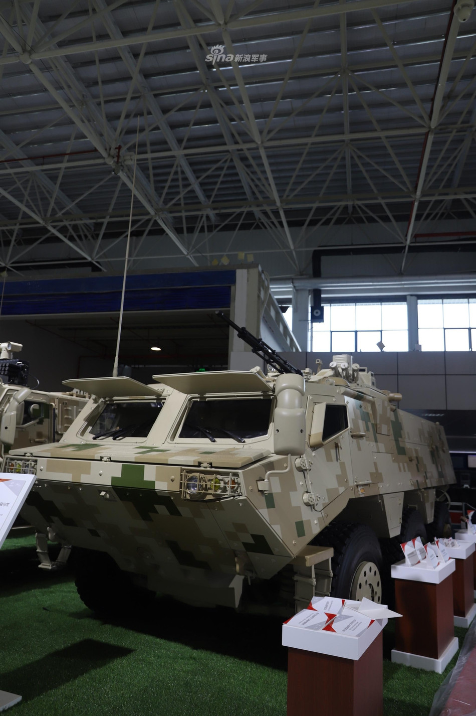 VN-2C được trang bị một khẩu pháo tự động cỡ nòng 30mm trên nóc xe. Đây cũng là khẩu pháo tự động do Trung Quốc tự nghiên cứu và phát triển, từng xuất hiện trên dòng thiết giáp VN11 của nước này. Nguồn ảnh: Sina.