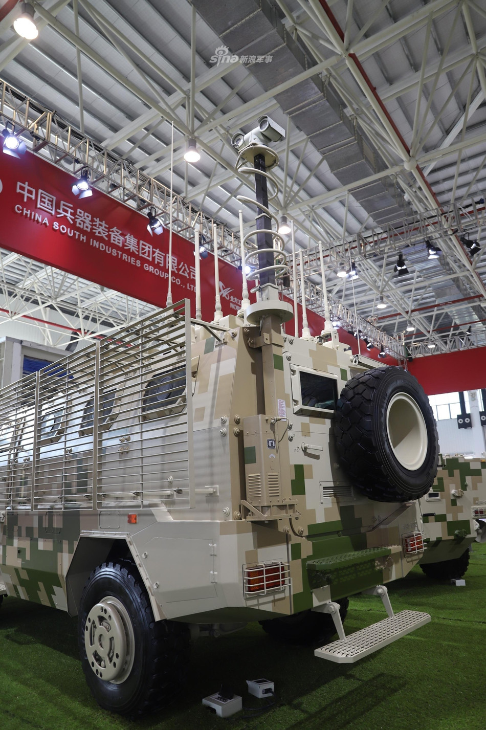 Đặc biệt phía sau xe CS/VN3-1 còn được trang bị kèm hệ thống trinh sát điện tử dành riêng cho các đơn vị tuần tra biên giới hoặc trinh sát chiến trường. Nguồn ảnh: Sina.