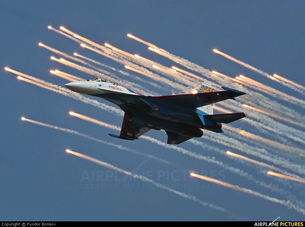 Về không quân, Nga có tổng cộng 4441 chiến đấu cơ, máy bay vận tải và trực thăng các loại. Trong đó chiến đấu cơ bao gồm 751 chiếc, chiến đấu cơ đa năng 526 chiếc, cường kích 783 chiếc và trực thăng 1505 chiếc. Nguồn ảnh: Airplane.