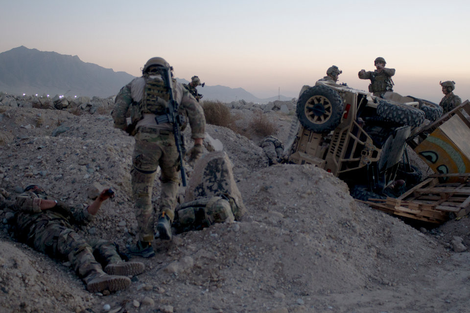 Thành viên của lực lượng PJ ngoài khả năng chiến đấu và độ liều lĩnh còn có khả năng sơ, cấp cứu hay thậm chí là mổ cho thương binh ngay trên trực thăng hoặc dưới trận địa nếu cần. Nguồn ảnh: BI.