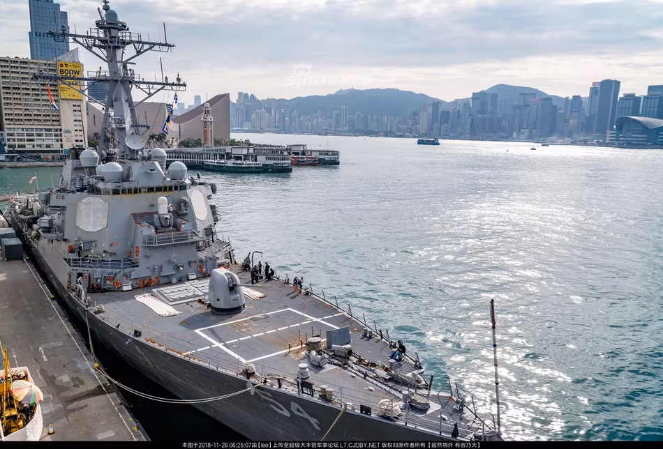 Ngoài ra còn có hệ thống AN/SPS-62 làm nhiệm vụ điều khiển hoả lực, thiết bị thuỷ âm AN/SQR-19 cùng nhiều loại thiết bị cảm biến điện tử, tính toán phần tử phóng ngư lôi và áp chế điện tử khác. Nguồn ảnh: Sina.