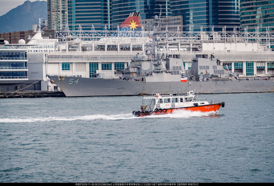 Giống mọi khu trục hạm Arleigh Burke khác, khu trục hạm USS Curtis Wilbur có độ giãn nước tối đa 8900 tấn, chiều dài đạt 154 mét, lườn rộng 20 mét và có mớm nước tối đa 9,4 mét. Nguồn ảnh: Sina.