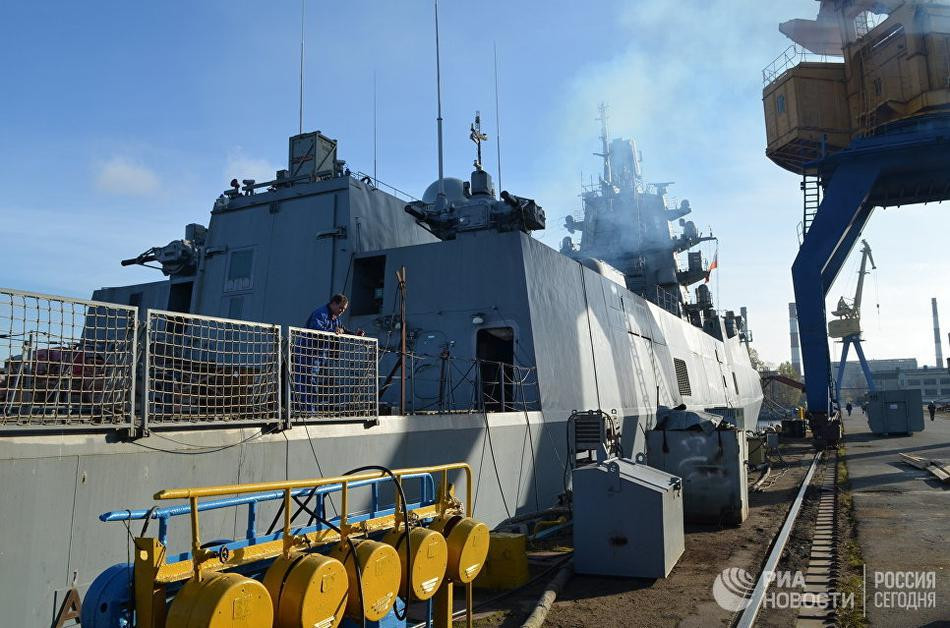 Tàu được trang bị 2 động cơ diesel công suất 5200 mã lực kèm theo hai động cơ tua-bin khí công suất 27.500 mã lực. Tổng cộng tàu tạo ra lực đẩy 65.400 mã lực giúp nó đạt tốc độ tối đa lên tới 29 hải lý - tương đương 54,6 km/h. Nguồn ảnh: RIA.