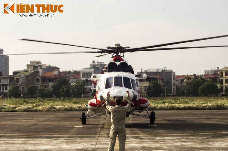Mi-171A2 có khoang lái được cải tiến sâu với thiết kế cabin kính, cho phép phi hành đoàn giảm xuống chỉ còn hai người.