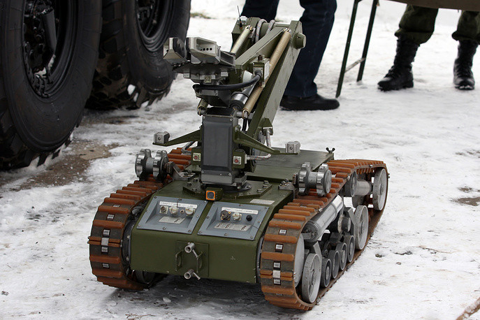 Robot MRK-RKh với khả năng tiếp cận và tìm kiếm nguồn phát xạ hoặc phát tán vũ khí hoá học. Nguồn ảnh: TASS.