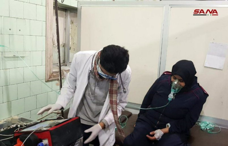 Hiện tại quân đội chính phủ Syria đã tiến hành cuộc tấn công trả đũa vào khu vực ngoại ô Aleppo trong khi các hoạt động cứu hộ vẫn tiếp tục được diễn ra và con số thương vong đang không ngừng tăng lên. Nguồn ảnh: Sana.