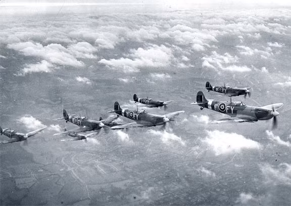 Thứ hai, với số lượng tổng cộng 20.351 chiếc được ra đời, tiêm kích Spitfire là loại chiến đấu cơ được sản xuất với số lượng nhiều nhất Chiến tranh Thế giới thứ hai Nguồn ảnh: Thearchive.