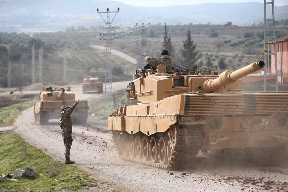 Sau năm 2000, quân đội Đức bắt đầu thanh lý dần dàn xe tăng Leopard 2A4 của mình cho nước ngoài để giảm tải gánh nặng chi phí khi phải vận hành số lượng xe tăng quá nhiều. Chính việc bán thanh lý Leopard 2A4 đã khiến loại xe tăng này trở nên phổ biến không những ở châu Âu mà còn có mặt cả ở Mỹ Latinh và châu Á. Nguồn ảnh: Thearchive.