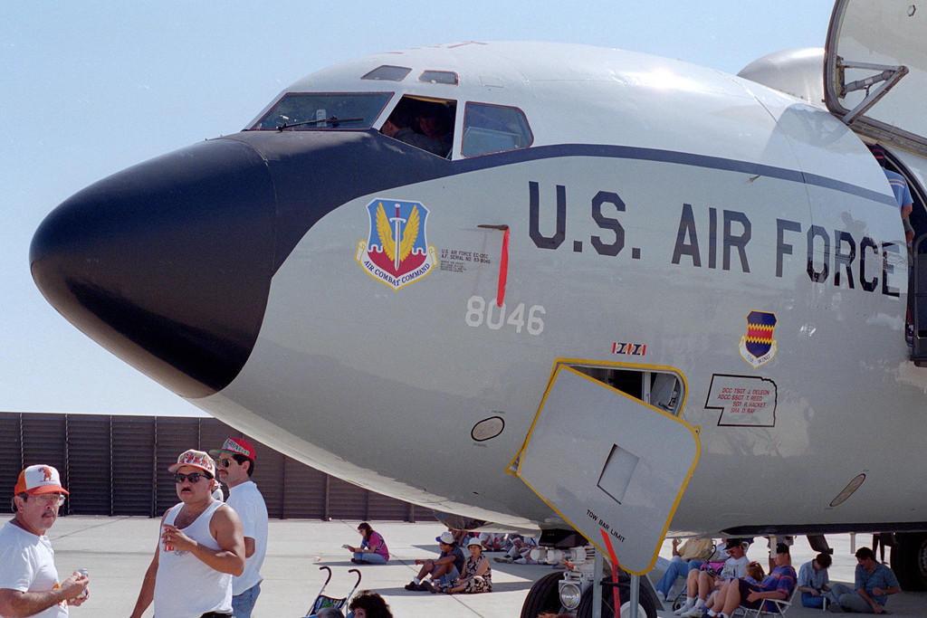 Theo các tài liệu được Mỹ giải mã, sĩ quan chỉ huy trưởng trên chiếc EC-135 có quyền lực cao tương đương với Tổng thống, có thể tự triển khai một cuộc phản công hạt nhân khi phát hiện ra một cuộc tấn công hạt nhân vào nước Mỹ. Nguồn ảnh: BI.