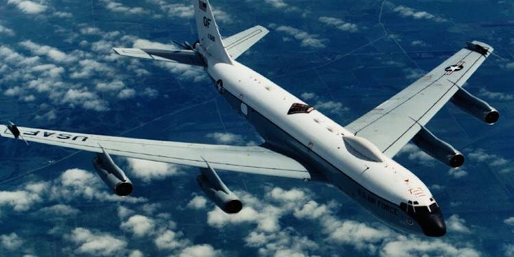 Ý tưởng về một trung tâm chỉ huy liên tục di động trên không, đảm bảo đối phương sẽ không thể tấn công vào cơ sở đầu não này được Không quân Mỹ nảy ra từ những năm 50 của thế kỷ trước. Tới năm 1961, Không quân Mỹ bắt đầu thực hiện chuyến bay với Trung tâm Chỉ huy Chiến lược đầu tiên. Nguồn ảnh: BI.