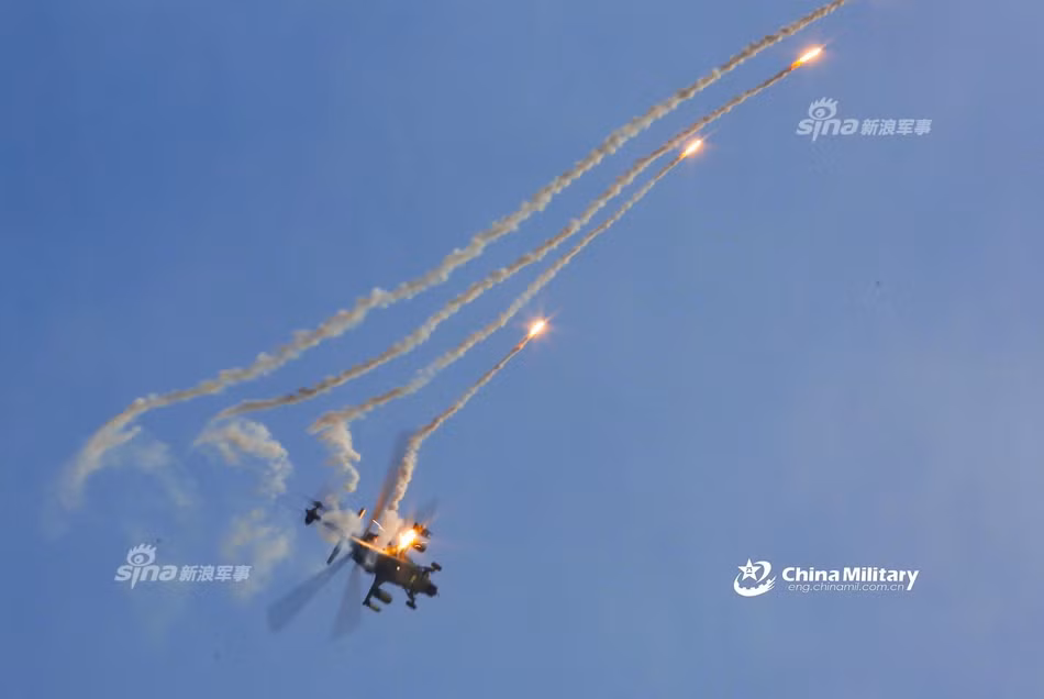 Bản thân việc Trung Quốc phát triển Z-10 hay các dòng trực thăng vũ trang đa năng cũng là một phần trong kế hoạch xây dựng chiến thuật trực thăng vận riêng của nước này, với sự kết hợp giữa các trực thăng tấn công và trực vận tải. Nguồn ảnh: Chinamilitary.