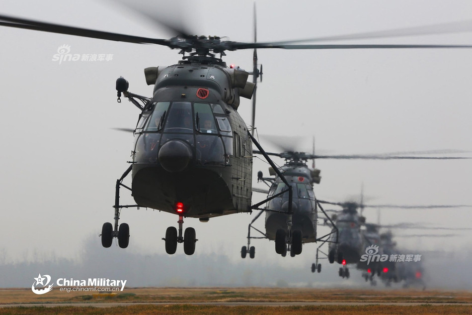 Trong khi đó nhiệm vụ đổ quân và vận tải hàng hóa ra chiến trường được Quân đội Trung Quốc giao cho trực thăng vận tải Z-8 hiện là một trong những loại trực thăng có số lượng đông nhât của Lục quân Trung Quốc và đang dần bị thay thế bởi phiên bản cải tiến Z-18. Nguồn ảnh: Chinamilitary.