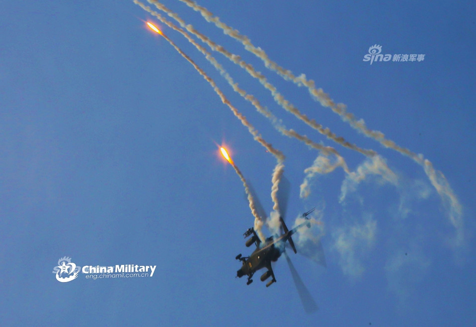 Theo đó các trực thăng Z-10 sẽ làm nhiệm vụ yểm trợ cho trực thăng vận tải, đảm bảo an toàn cho hành lang trên không để chuyển quân, dọn sạch bãi đáp và yểm trợ tiến công cho bộ binh mặt đất khi cần. Nguồn ảnh: Chinamilitary.