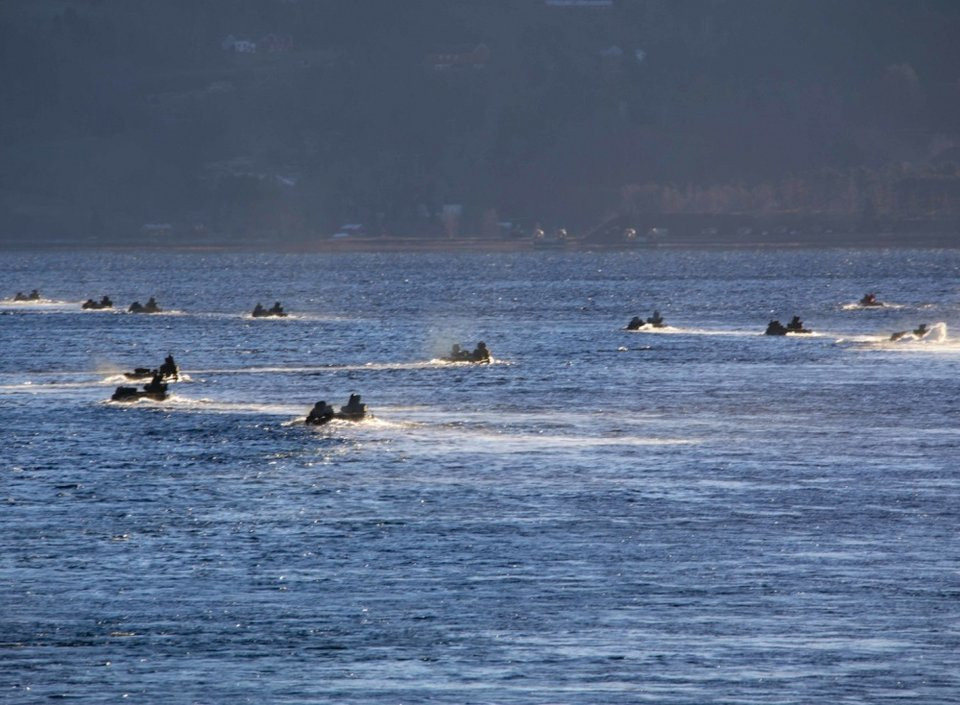 Khoa mục đổ bộ của Thuỷ quân Lục chiến Mỹ trong cuộc tập trận Trident Juncture có sự tham gia của 700 lính Thuỷ quân Lục chiến thuộc Lữ đoàn Đổ bộ số 2, Sư đoàn Thuỷ quân Lục chiến số 2. Nguồn ảnh: BI.