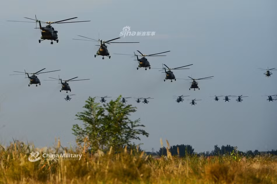 Số lượng trực thăng Mi-171 của Trung Quốc tham gia cuộc tập trận đổ quân hôm 9/11 là cực kỳ đông đảo. Nguồn ảnh: Renmin.