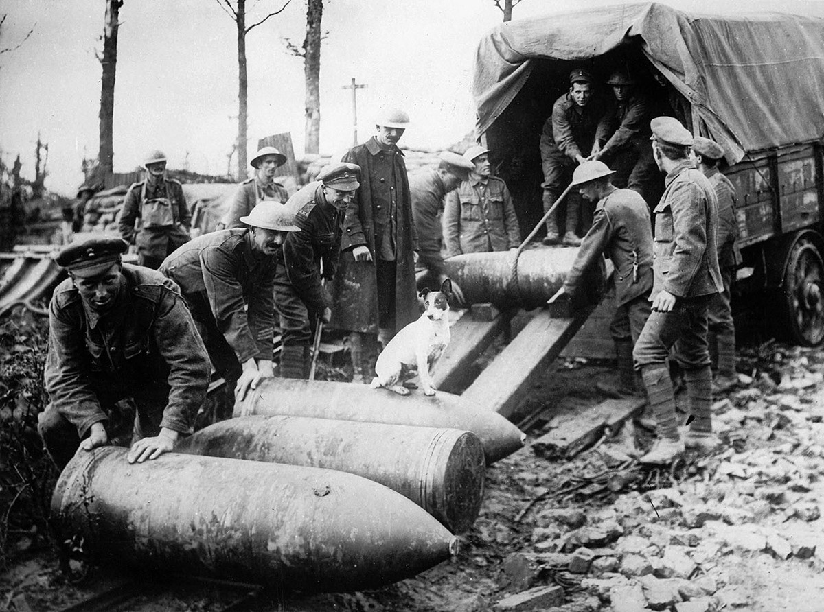 Do cuộc chiến quá bế tắc, vũ khí hoá học đã được các bên ném vào nhau nhằm lật đổ thế cân bằng. Nguồn ảnh: TA.