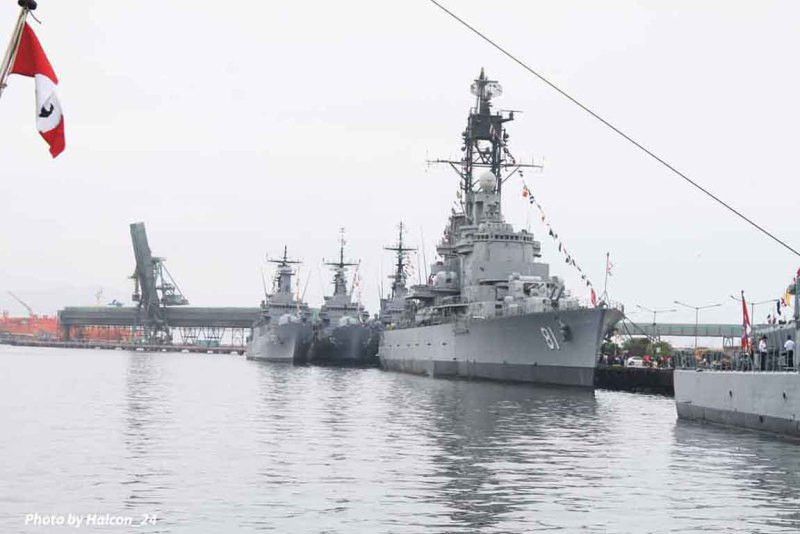 Tàu có biên chế thuỷ thủ đoàn bao gồm 47 sĩ quan chỉ huy và... 606 thuỷ thủ đoàn. Do được đóng theo công nghệ cũ, De Ruyter hoàn toàn không phù hợp với kiểu tác chiến toàn tên lửa sau này. Mặc dù vậy nó cũng phục vụ được trong biên chế Hải quân Hà Lan tới hơn 20 năm. Nguồn ảnh: Halcon.